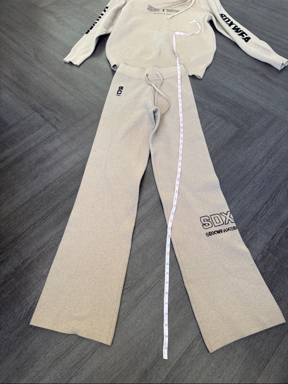 Limited edition loungewear set - Picture 4 of 6